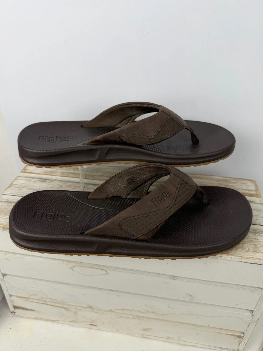 Flojos men's brown thong sandals flip flops size 10.